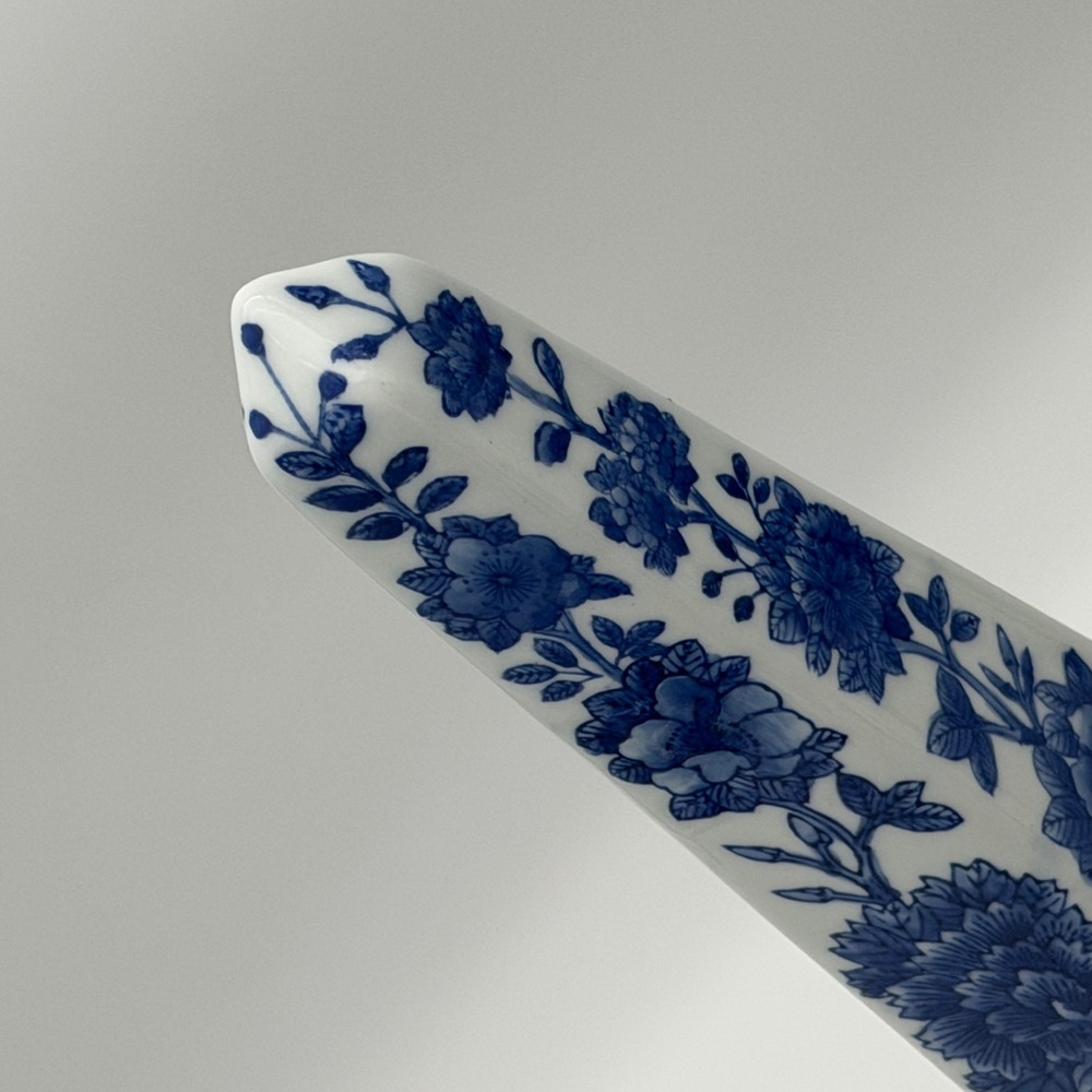 Vintage Blue and White Porcelain Floral Obelisk Chinoiserie Tower 13.5 Inch - Picture 7 of 16